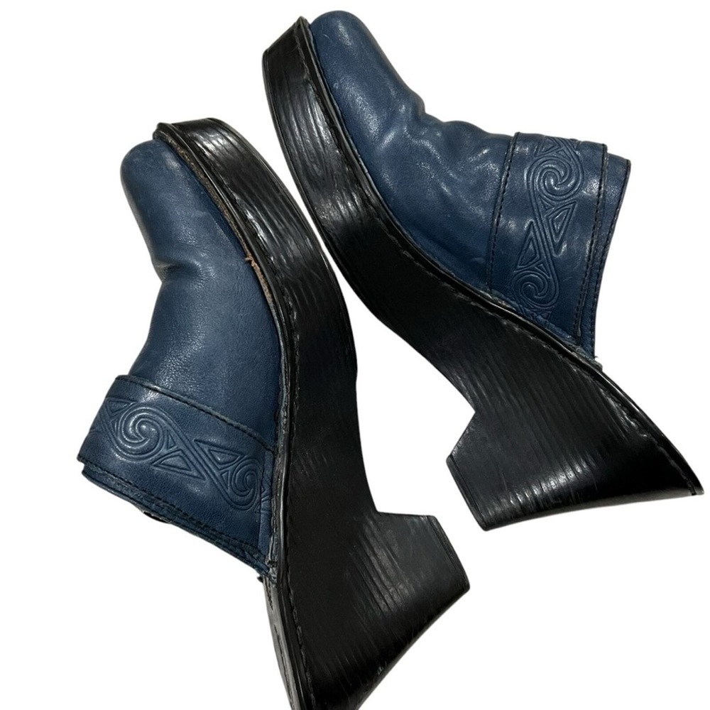 Born women's 8 Leather Dark Blue Floral Embossed Slip On Mule Clog Platforms Y2k - Picture 3 of 8
